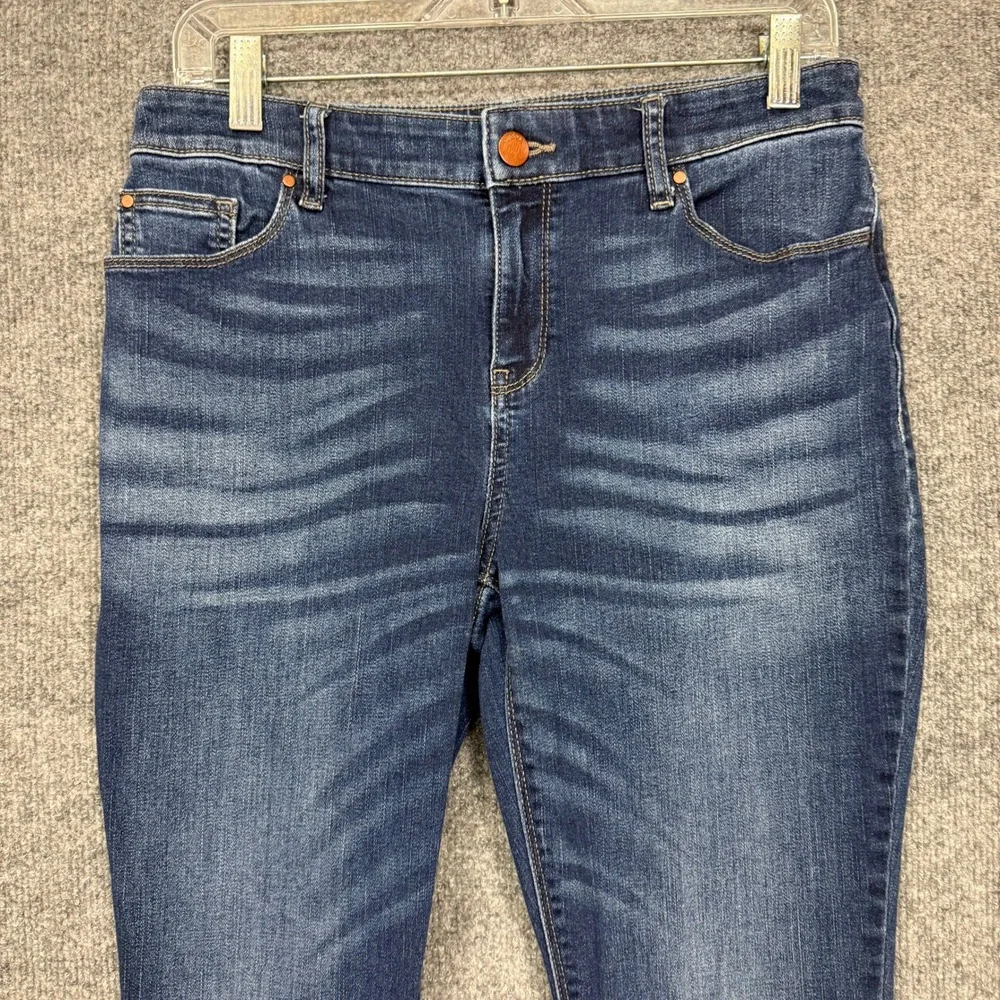 Chicos Jeans 0 Short Womens 4P Blue Platinum Barely Boot Dark Wash Stretch Denim